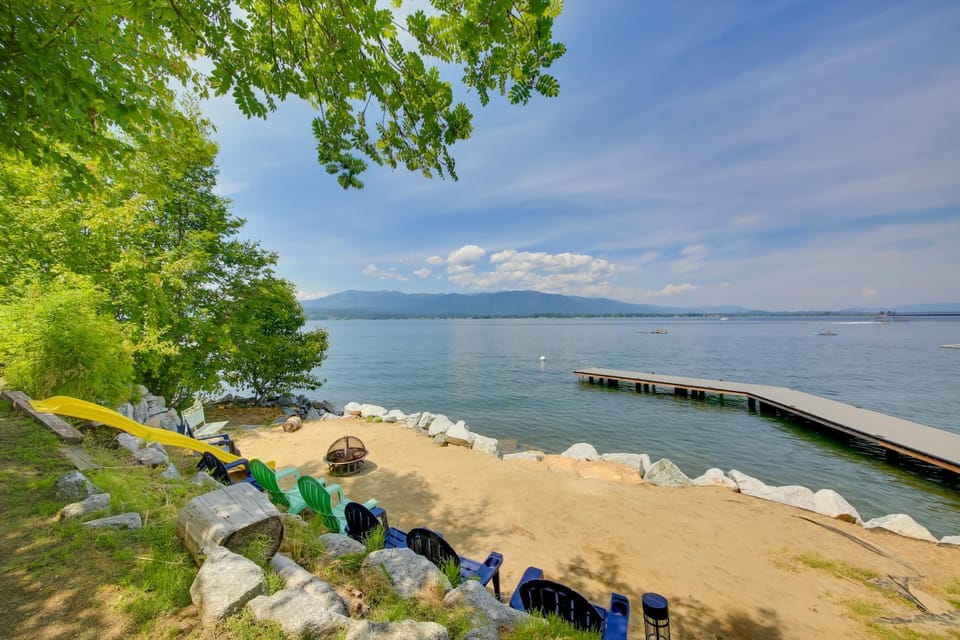 17 Mi to Schweitzer Mtn All-Season Retreat! House in Sagle