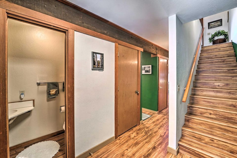 Quiet Home with Graeagle Meadows Golf Course View! House in Graeagle