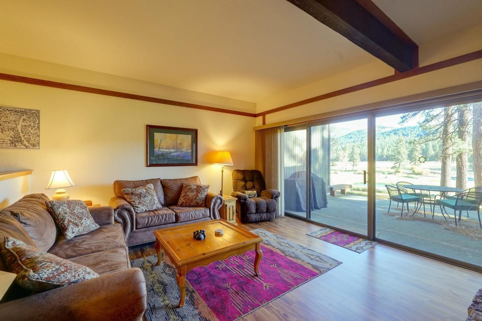 Quiet Unit w/ Golf Course & Mtn Views in Graeagle! House in Graeagle