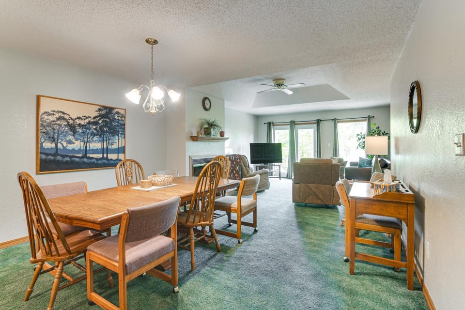 Cozy Branson Townhome 1 Mi to Silver Dollar City! House in Table Rock Lake