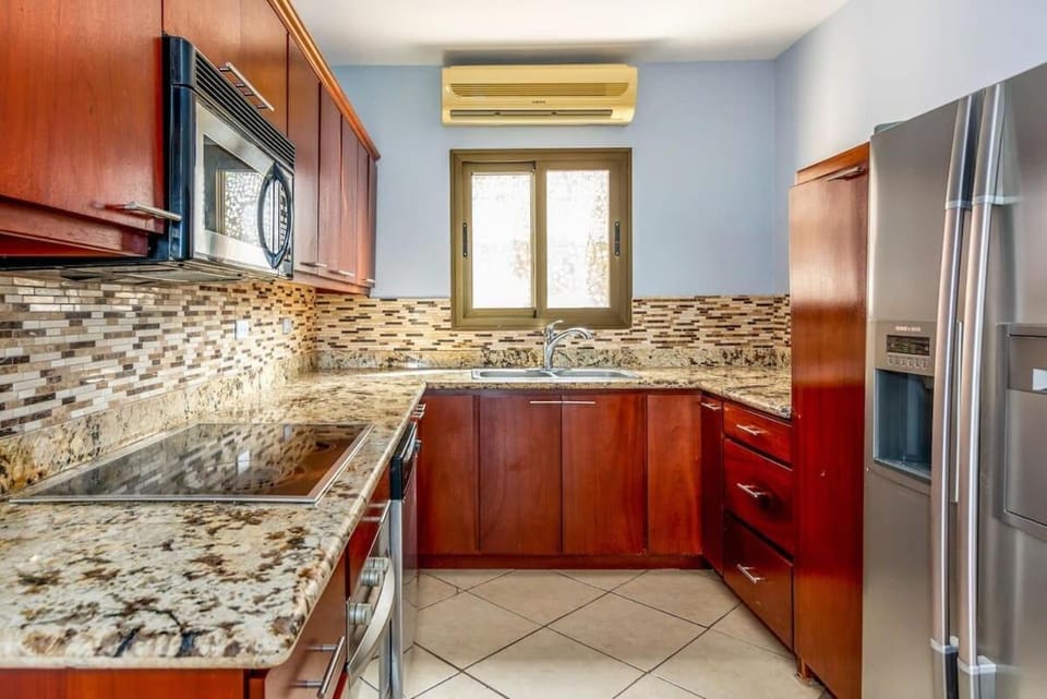 Ocean-View 2-BD Condo with Pool House in Playa Flamingo