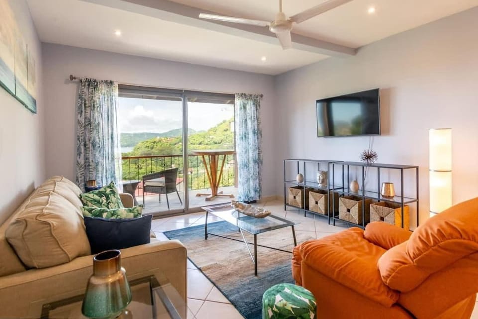 Ocean-View 2-BD Condo with Pool House in Playa Flamingo