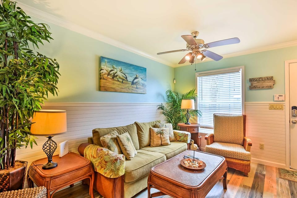 Near Beach & Golfing: Port Aransas Condo w/ Deck House in Port Aransas