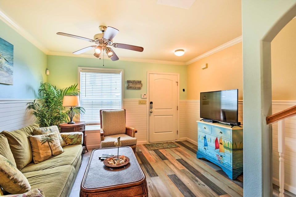 Near Beach & Golfing: Port Aransas Condo w/ Deck House in Port Aransas