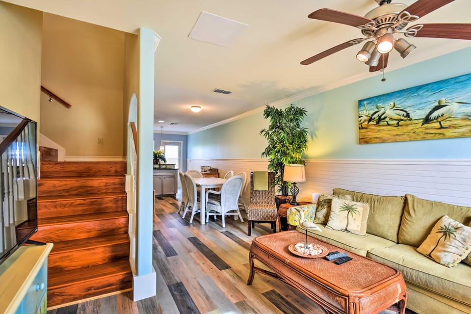 Near Beach & Golfing: Port Aransas Condo w/ Deck House in Port Aransas