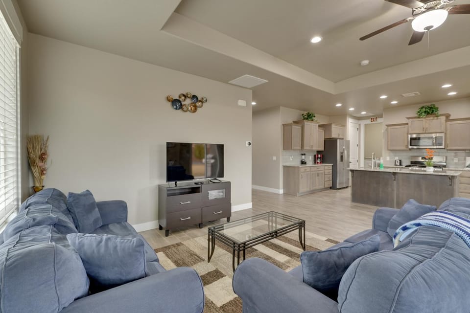 Modern Vacation Rental Near Zion National Park! House in La Verkin