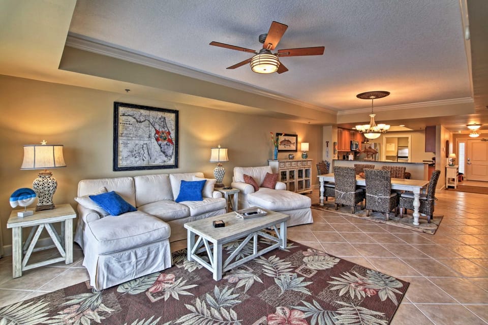 Beachfront Destin Condo w/ Pool & Harbor View! House in Destin