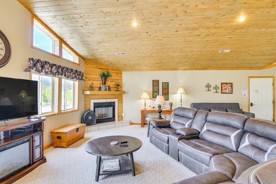 Spacious Buena Vista Home w/ Fire Pit Near Skiing! House in Park County