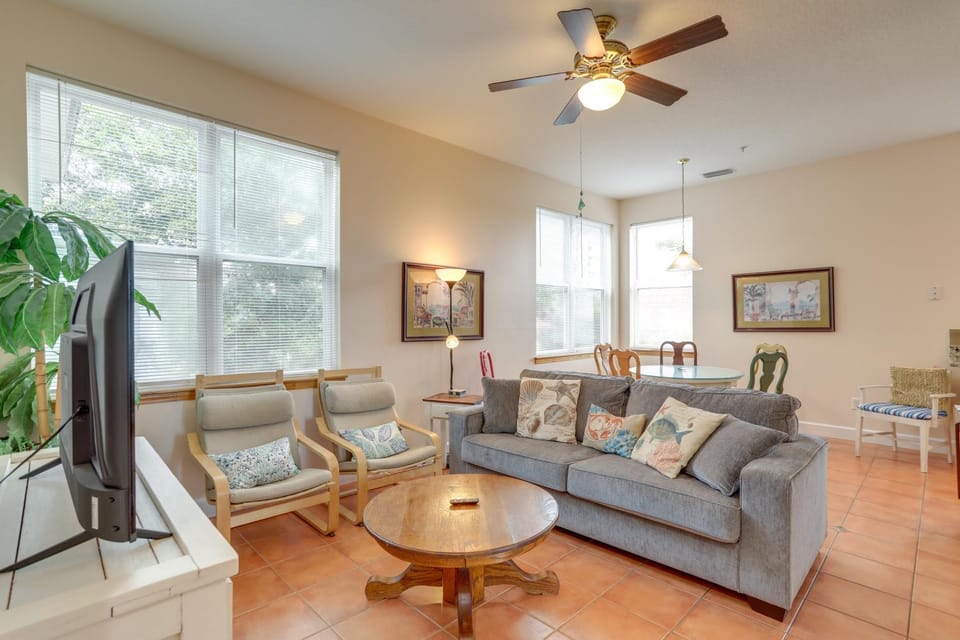 Steps to Beach, Outdoor Perks! Indian Rocks Condo House in Indian Rocks Beach