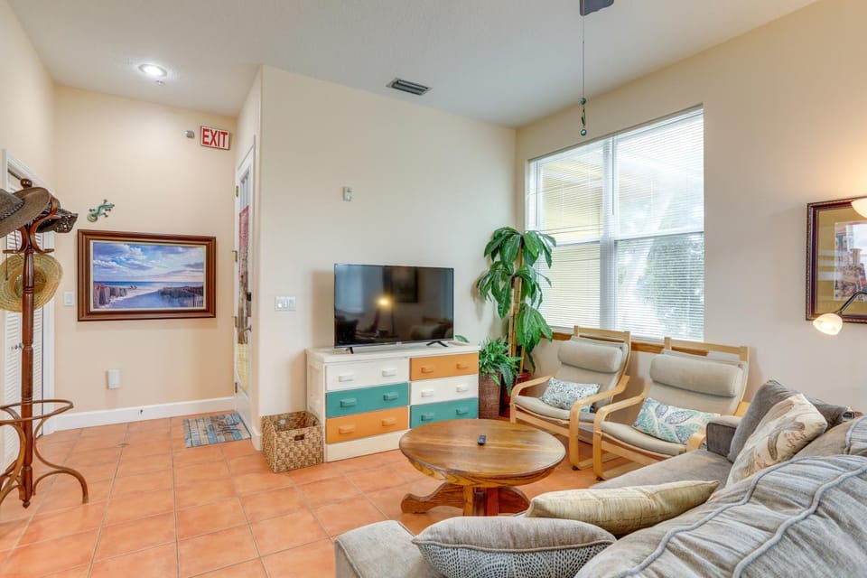 Steps to Beach, Outdoor Perks! Indian Rocks Condo House in Indian Rocks Beach