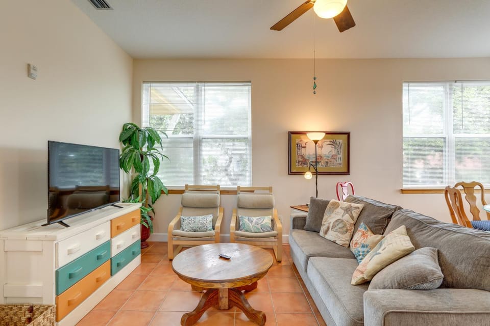 Steps to Beach, Outdoor Perks! Indian Rocks Condo House in Indian Rocks Beach
