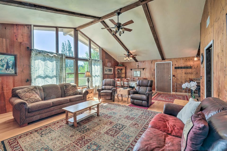 Flagstaff Townhome - Walk to Country Club & Pools! House in Flagstaff