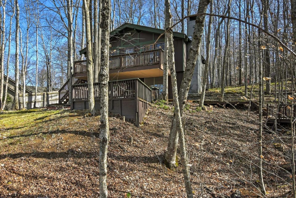 Family Retreat w/ Trail Access in Beech Mountain! House in Beech Mountain