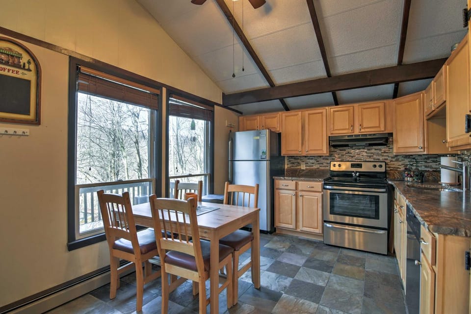 Family Retreat w/ Trail Access in Beech Mountain! House in Beech Mountain
