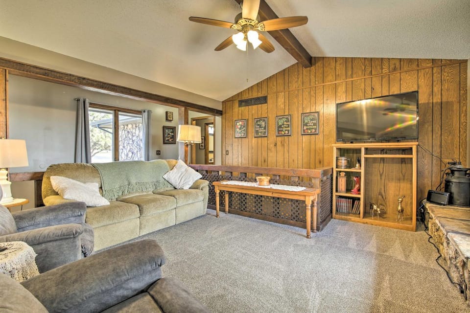 Milford Lake Vacation Rental: Walk to Beach! House in Kansas