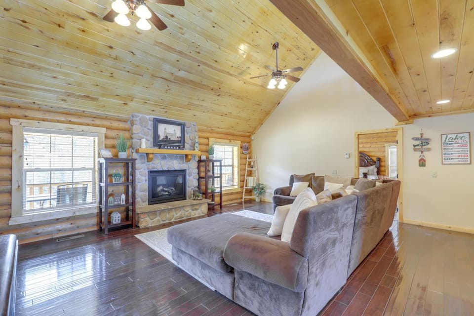 Large Sterling Cabin < 1 Mi to Palisade State Park Cabin in Utah