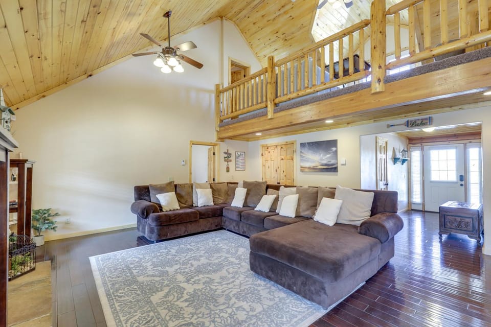 Large Sterling Cabin < 1 Mi to Palisade State Park Cabin in Utah