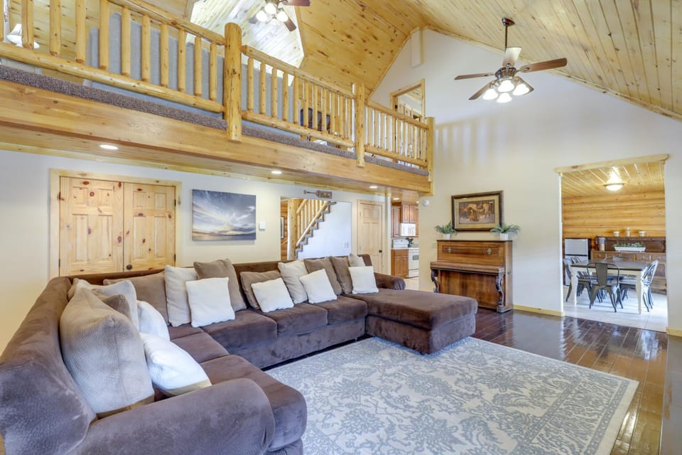 Large Sterling Cabin < 1 Mi to Palisade State Park Cabin in Utah