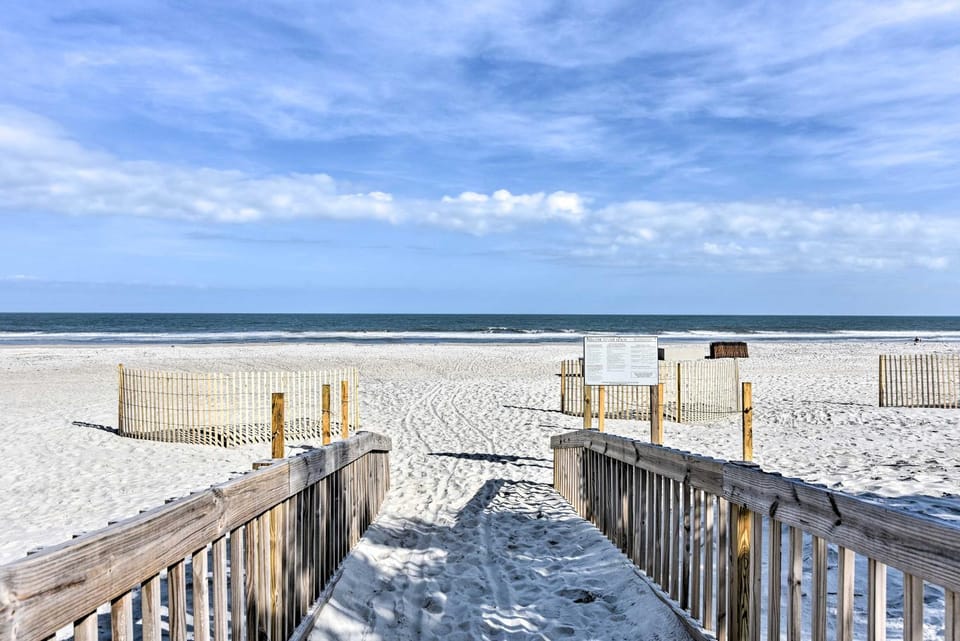 Walk to Waves: Hilton Head Condo & Resort Life House in Hilton Head Island