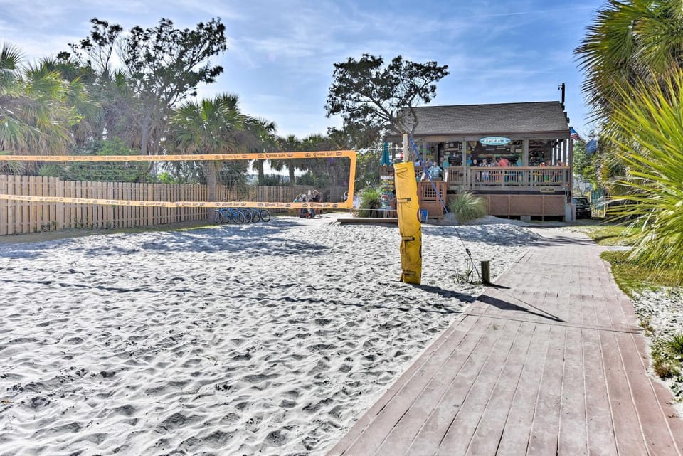 Walk to Waves: Hilton Head Condo & Resort Life House in Hilton Head Island