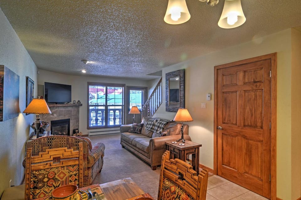 1 Block to Main St! Red River Home w/ 2 Balconies House in Red River