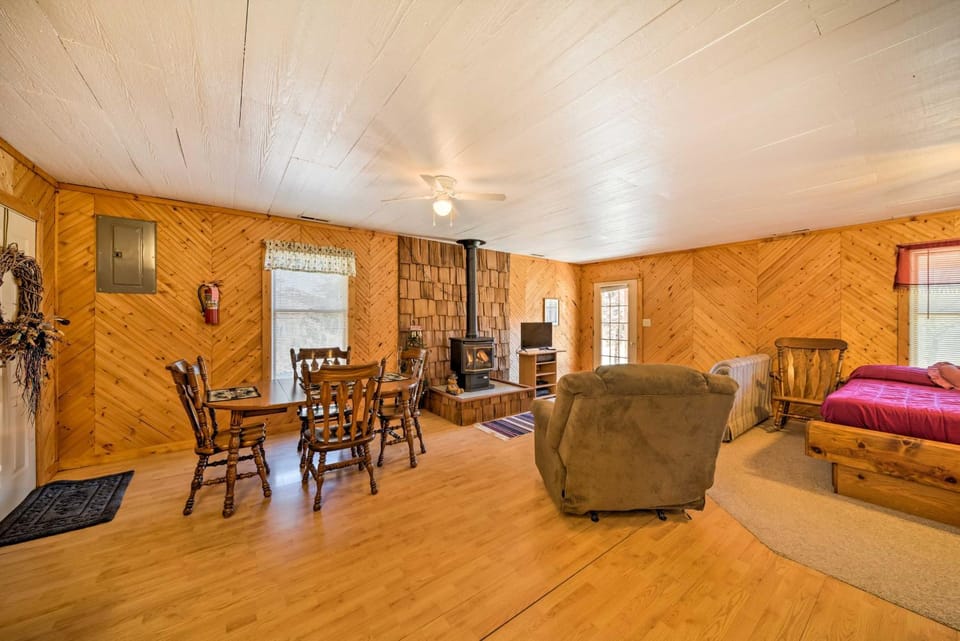 'The Burgundy Cabin' Iowa Retreat: Pond & Fire Pit Cabin in Iowa