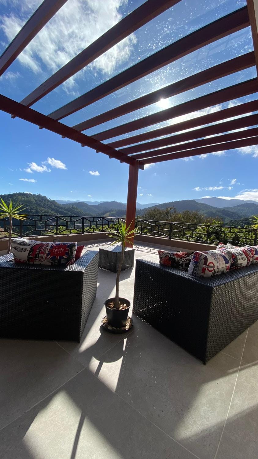 Colina do Cristal House in Santo Antônio do Pinhal
