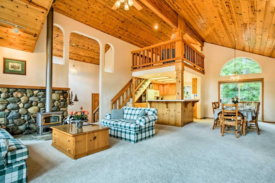 Hot Tub Access, Near Skiing: Tahoe Donner Cabin Cabin in Truckee