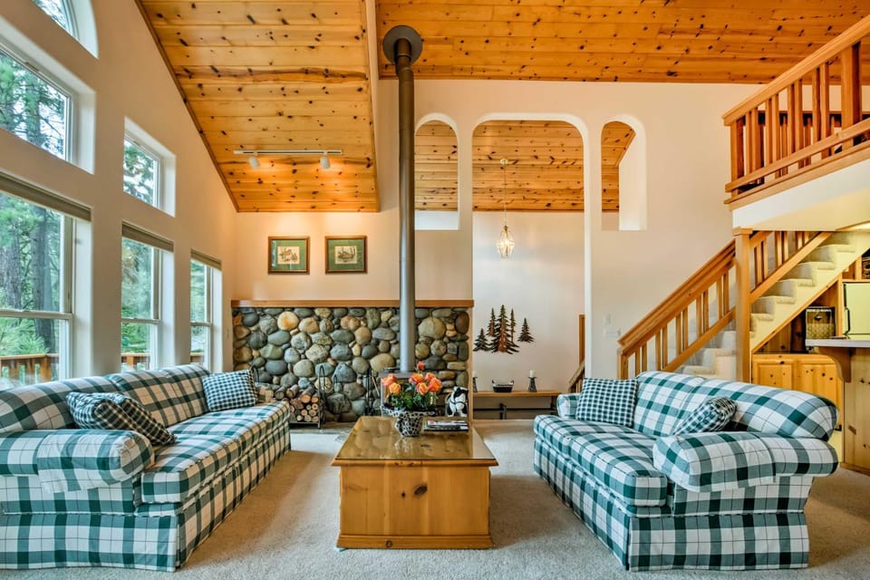 Hot Tub Access, Near Skiing: Tahoe Donner Cabin Cabin in Truckee