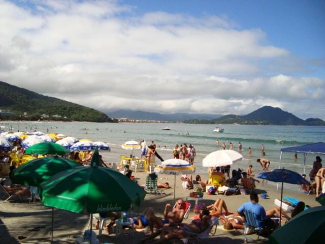 PÉ NA AREIA na Praia das Toninhas, Condomínio Wimbledon, direto na areia, o Melhor da região, completo, 5 estrelas ! House in State of São Paulo