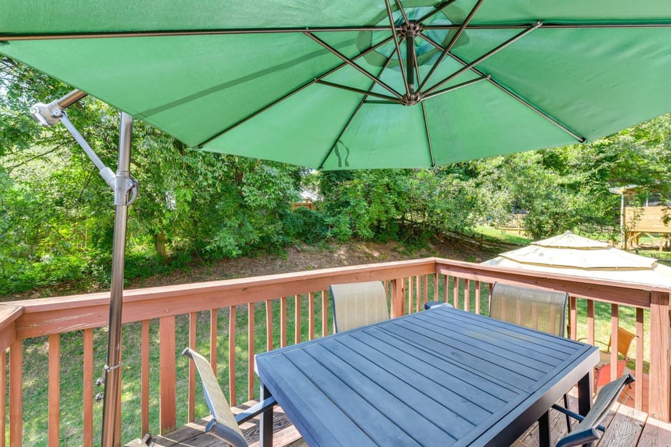 Near UNCC! Charlotte Family Retreat w/ Deck House in Charlotte