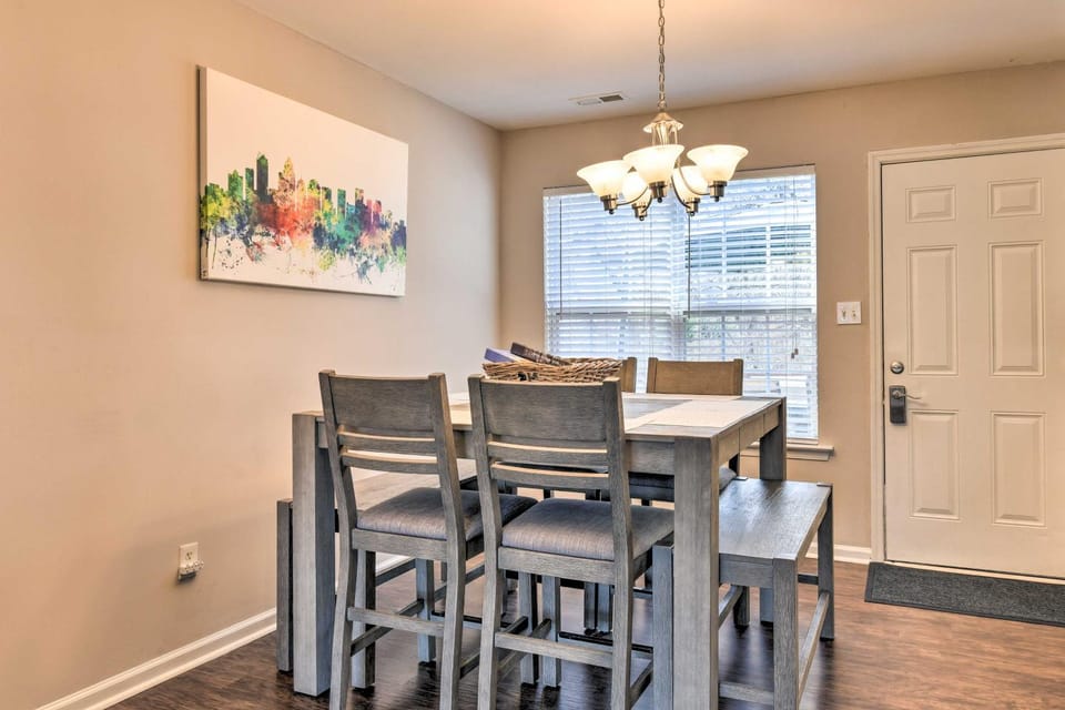 Near UNCC! Charlotte Family Retreat w/ Deck House in Charlotte