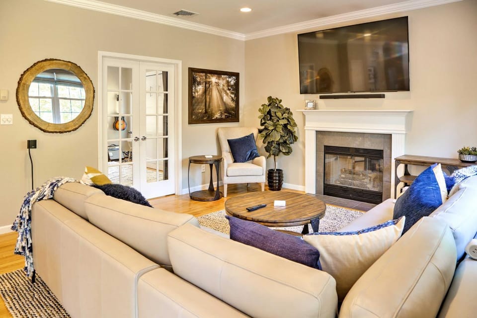 Colonial-Style 'Warwick Retreat' - 1 Hour to NYC! House in New Jersey