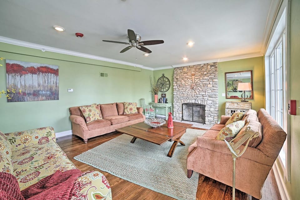 Walk to Branson Landing! Dtwn Home with Pool Access House in Hollister