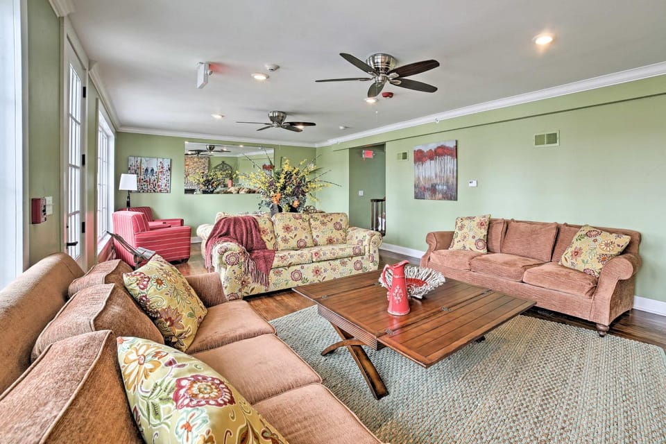 Walk to Branson Landing! Dtwn Home with Pool Access House in Hollister