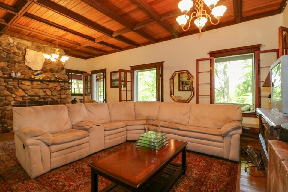 Island Cottage on Evans Lake Boat Rental Required House in Ohio