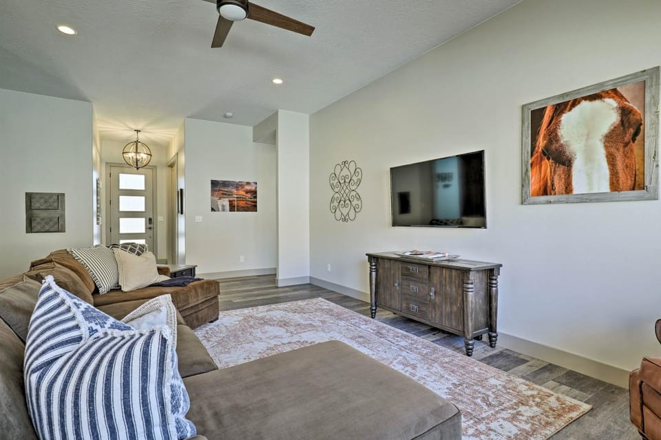 Day Trip to Zion: Home w/ Fire Pit & Pool Access House in Kanab