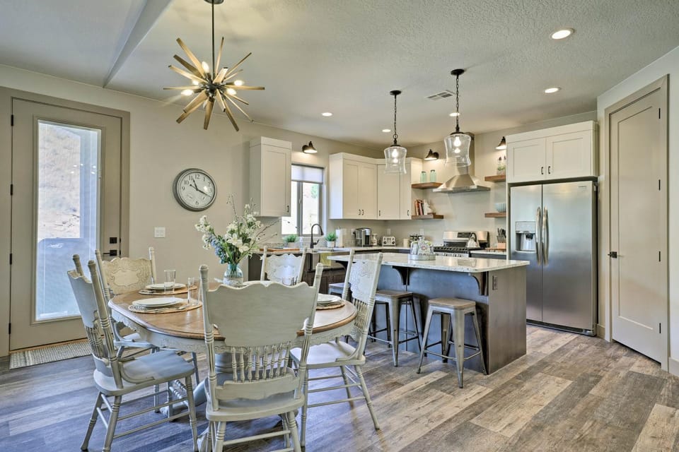 Day Trip to Zion: Home w/ Fire Pit & Pool Access House in Kanab