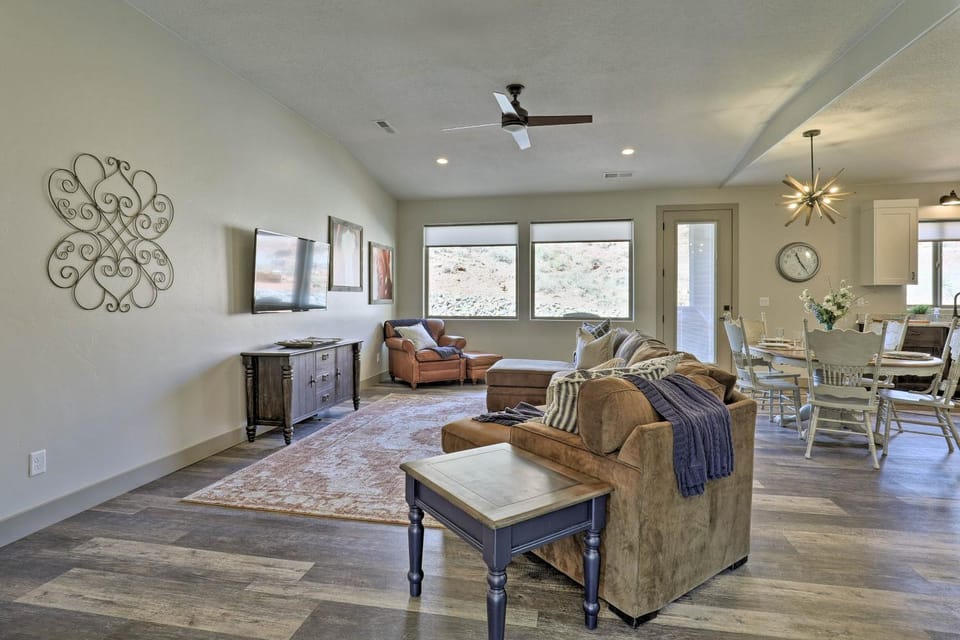 Day Trip to Zion: Home w/ Fire Pit & Pool Access House in Kanab