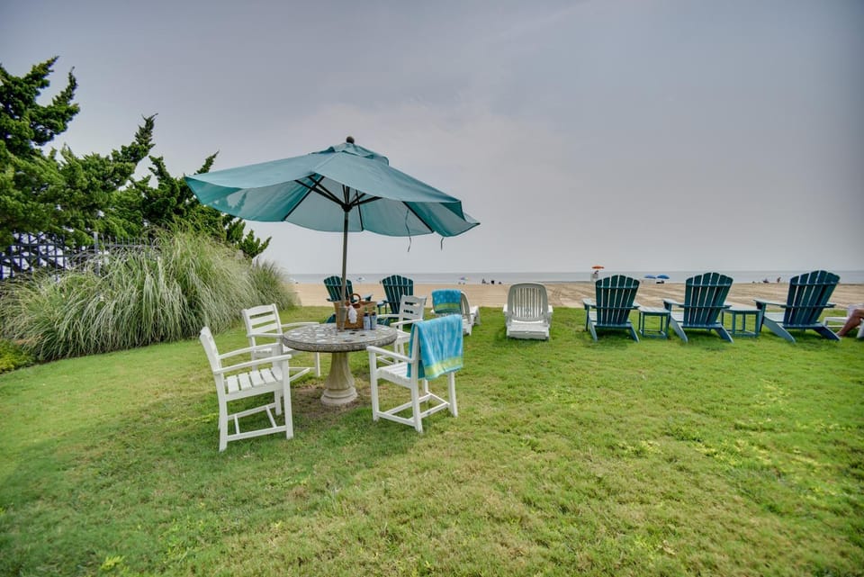 Chic Virginia Beach Retreat - Pool, Steps to Beach Apartment in Virginia Beach