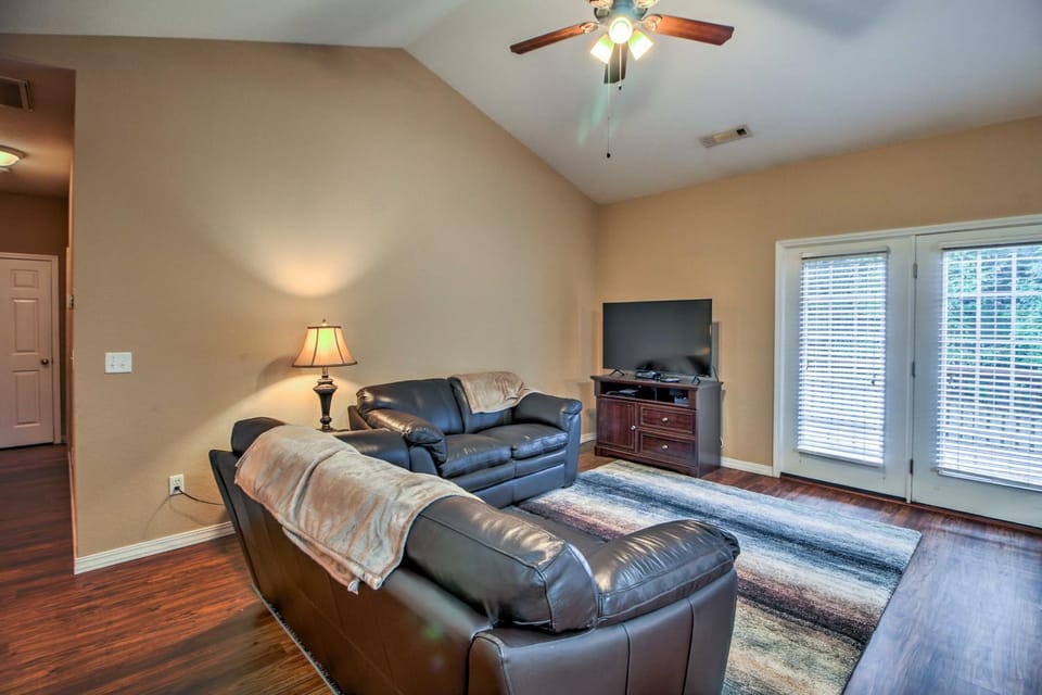 Walk to The Strip: Family-Friendly Branson Home House in Branson