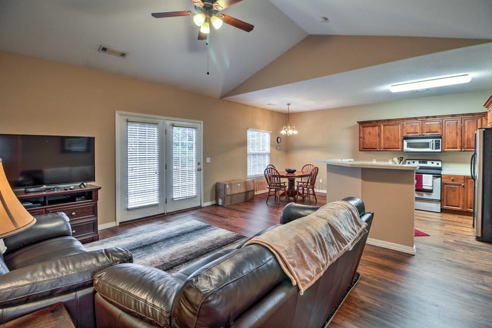 Walk to The Strip: Family-Friendly Branson Home House in Branson