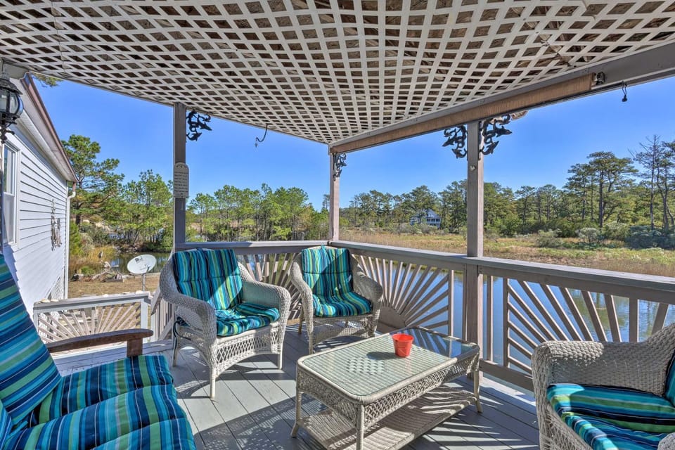 Quaint Chincoteague Island Hideaway w/ 2 Porches! House in Chincoteague Island