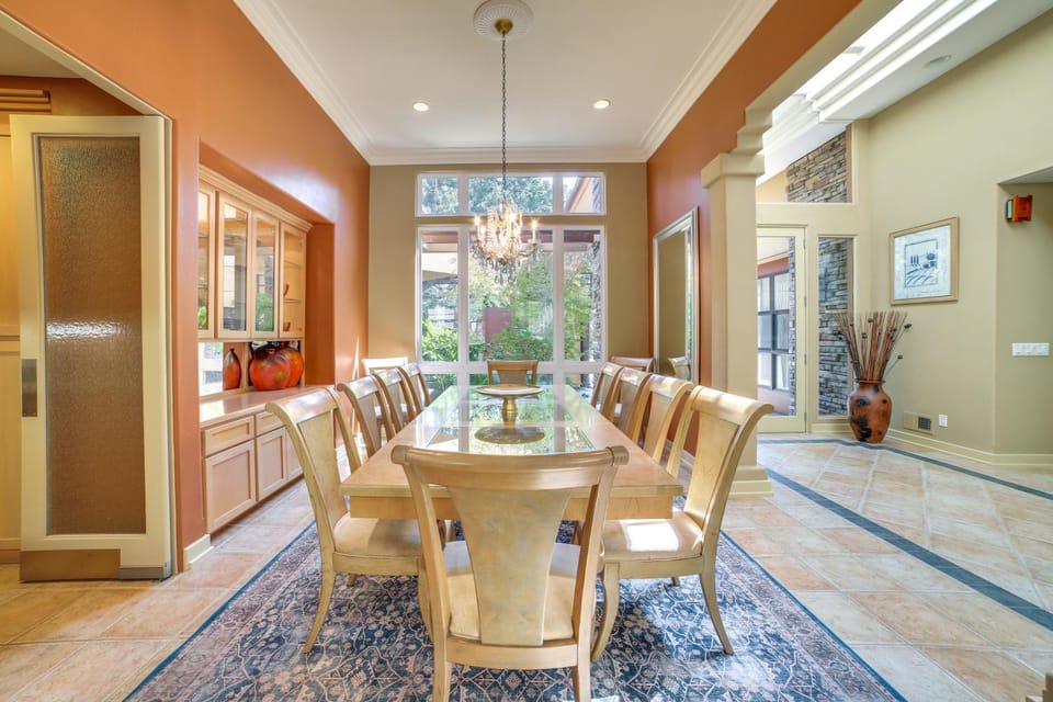 Chic California Escape w/ Pool, Hot Tub & Patio! House in Sierra Nevada