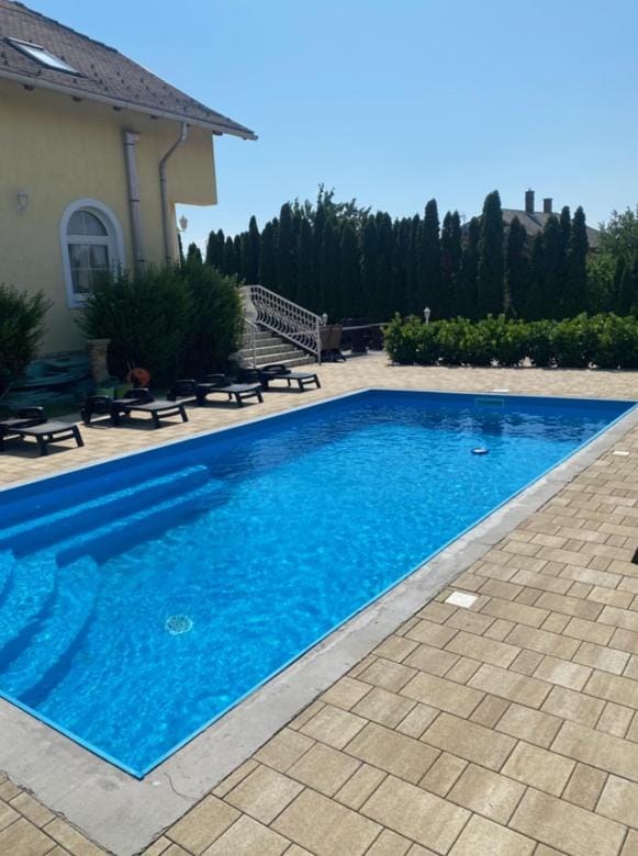 Swimming pool, sunbed