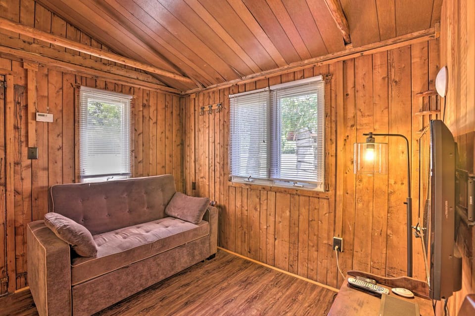 Steps to Beach! Dog-Friendly Suttons Bay Cottage House in Suttons Bay