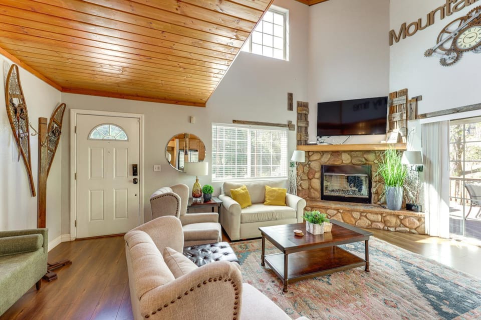 Remodeled Crestline Retreat Walk to Lake Gregory! House in Crestline