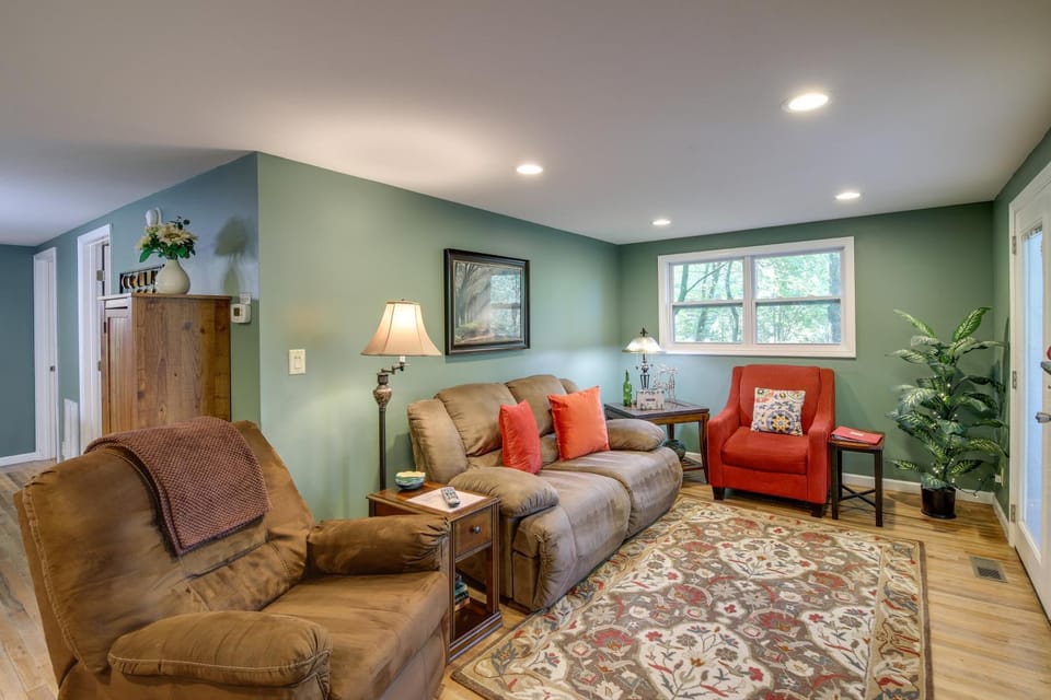 Quaint Smoky Mountain Cabin - 4 Mi to Gatlinburg! Cabin in Gatlinburg