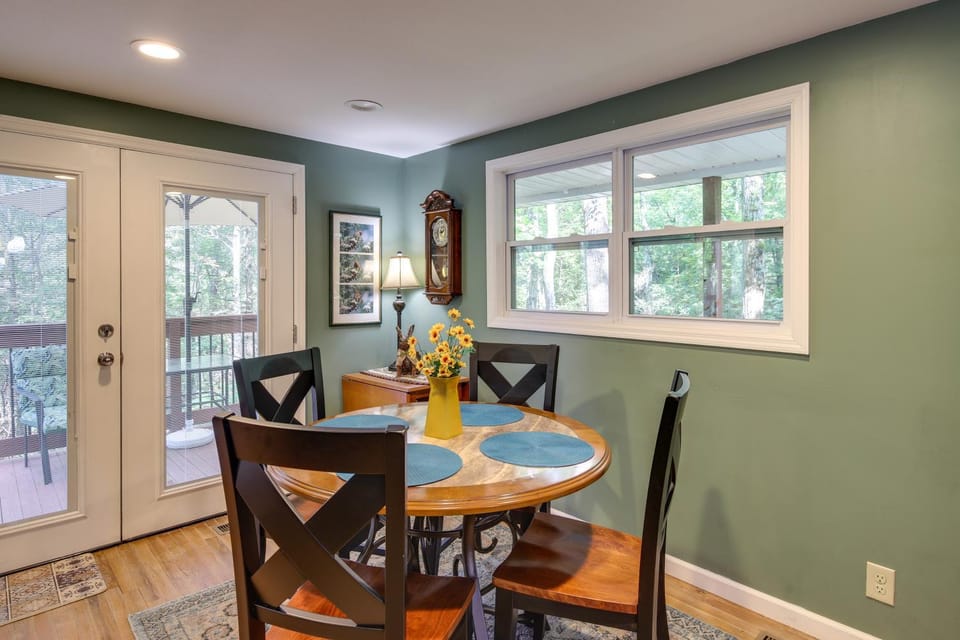 Quaint Smoky Mountain Cabin - 4 Mi to Gatlinburg! Cabin in Gatlinburg