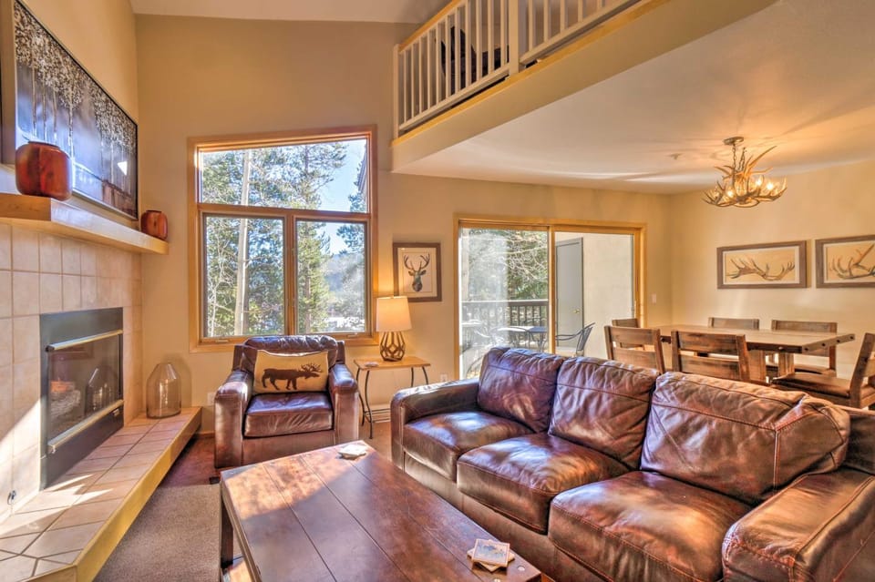 Walk to Lifts! Chimney Ridge Townhome w/ Hot Tub House in Breckenridge